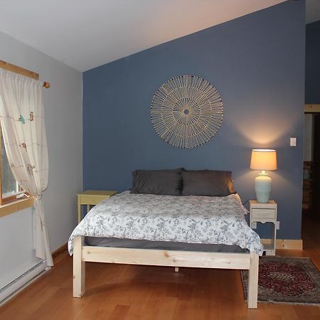 The Perch On Gabriola Bed and Breakfast Esterno foto