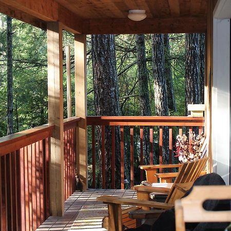 The Perch On Gabriola Bed and Breakfast Esterno foto