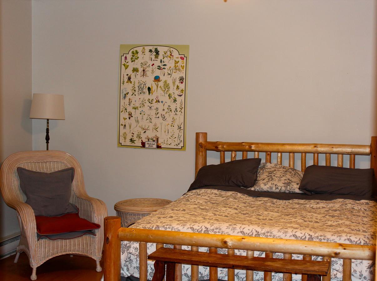 The Perch On Gabriola Bed and Breakfast Esterno foto