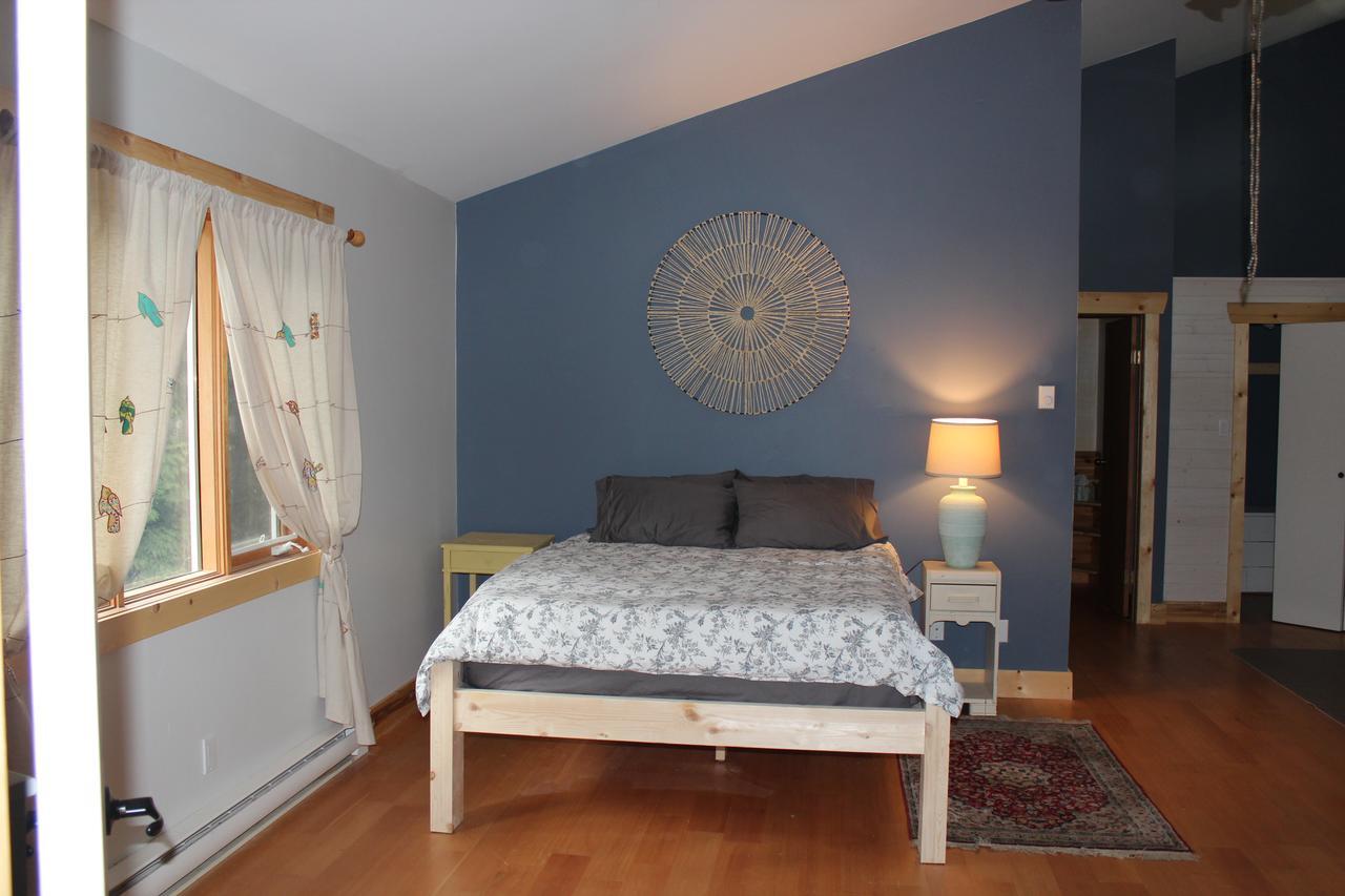 The Perch On Gabriola Bed and Breakfast Esterno foto