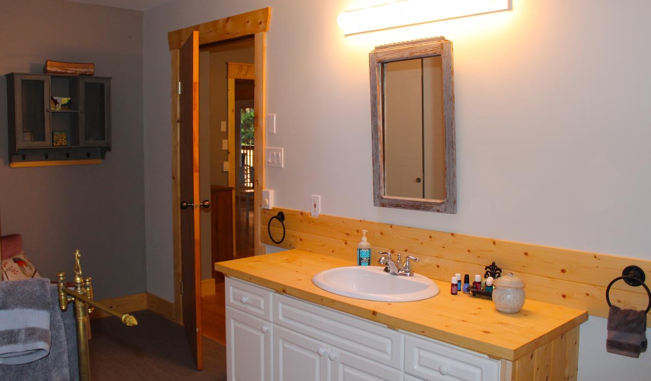 The Perch On Gabriola Bed and Breakfast Esterno foto