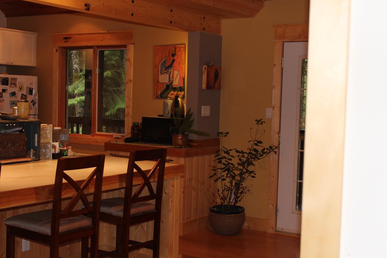 The Perch On Gabriola Bed and Breakfast Esterno foto